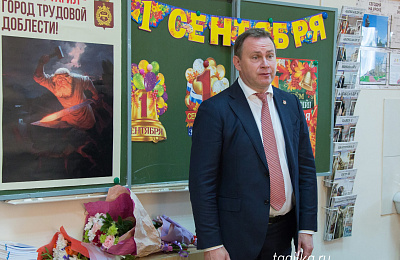Владислав Пинаев провел в школах классные часы о «Городе трудовой доблести»