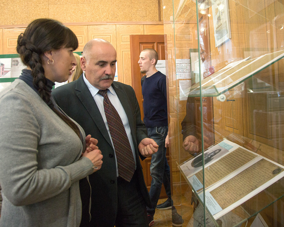 В Нижнетагильском городском историческом архиве открылась  межрегиональная выставка  документов «Демидовы на Урале». 