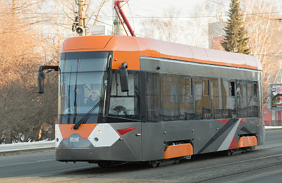 В Нижнем Тагиле проходит обкатку новый низкопольный трамвай модели 71-415