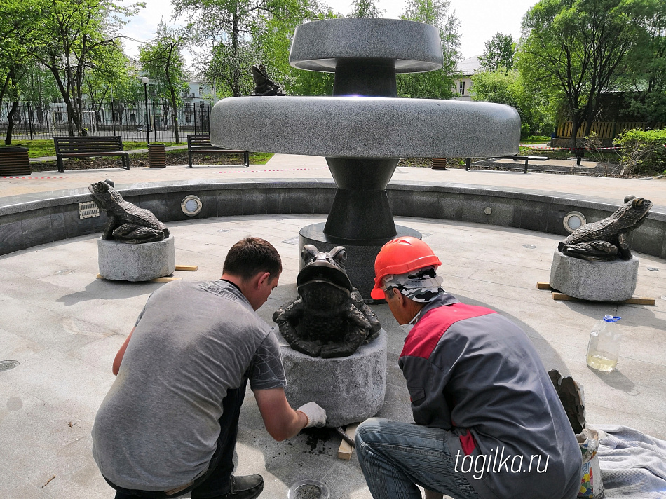 В Пионерском сквере на Вагонке установлены лягушки. Скоро запустят фонтан