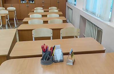 Уралвагонзавод на средства от реализации металлолома изготовит мебель для школы в Луганской народной республике
