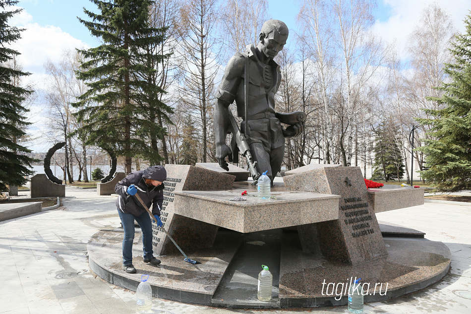 В Нижнем Тагиле приводят в порядок городские памятники