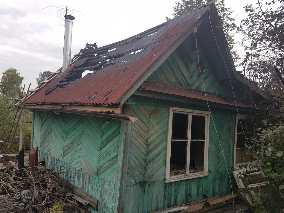 В Нижнем Тагиле сгорел садовый домик, пострадала хозяйка