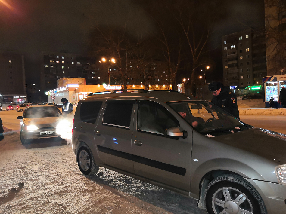 Был штраф, стал арест: в Нижнем Тагиле инспекторы ГИБДД ловят водителей-должников