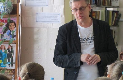 Тагильский журналист призвал читать бумажные книги