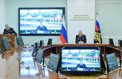 Владимир Колокольцев провел торжественную церемонию в честь Дня сотрудника органов внутренних дел 