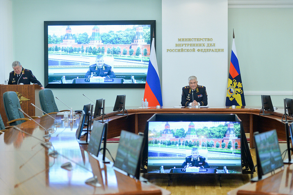 Владимир Колокольцев провел торжественную церемонию в честь Дня сотрудника органов внутренних дел 