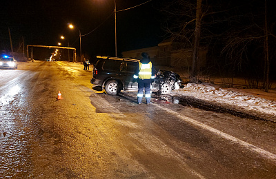 Ночью на Тагилстрое погибли водитель и пассажир внедорожника