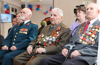 «Нам 41-й не забыть, нам 45-й славить!»