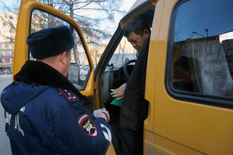 Инспекторы ГИБДД Нижнего Тагила снова проверяют автобусы