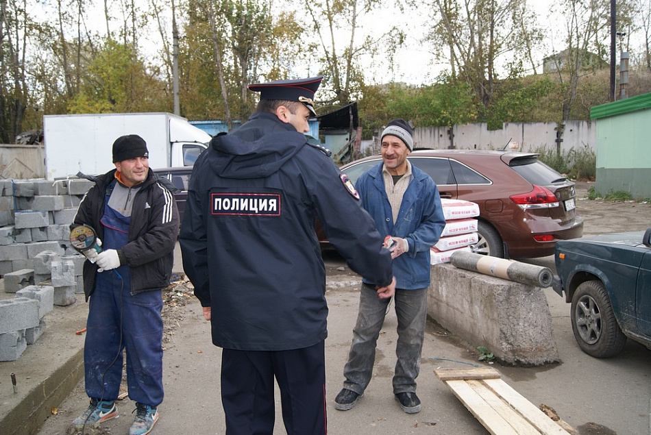 Полиция Нижнего Тагила  проверила мигрантов, торгующих на рынке 