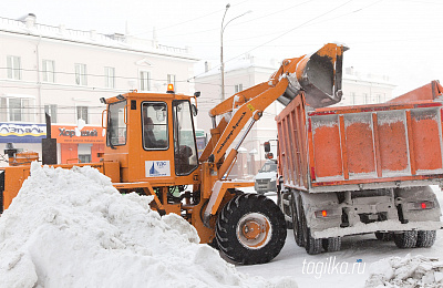 Уборка снега в Нижнем Тагиле идет круглосуточно