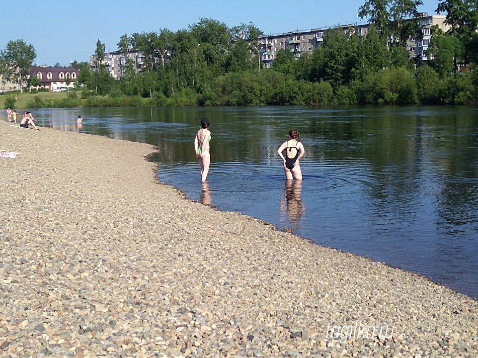 Тагильчане устроили пляж в парке Народный