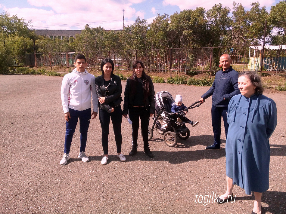 Жители Кирпичного встали на защиту старого корта