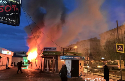 Пятница, 13-е. В Нижнем Тагиле около вокзала горит павильон