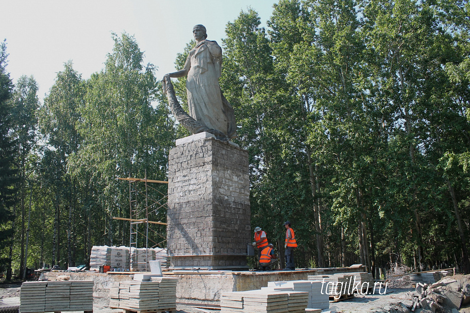 К сентябрю большая часть ремонтных работ на мемориальном комплексе Центрального кладбища будет завершена