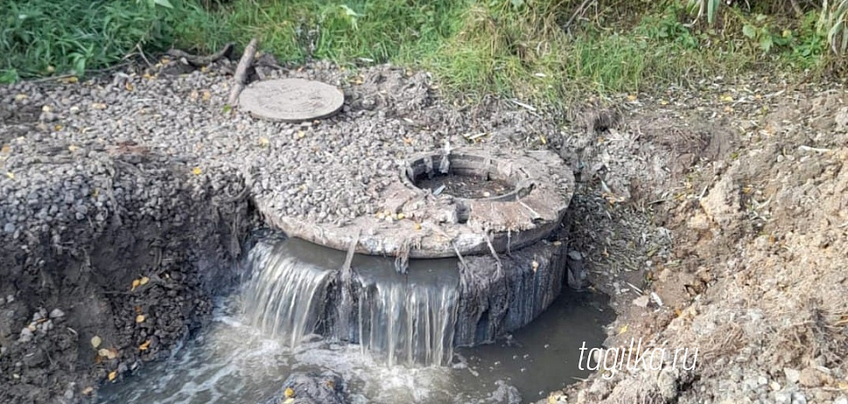 Специалисты ООО "Водоканал-НТ" устранили сложный засор на Вагонке