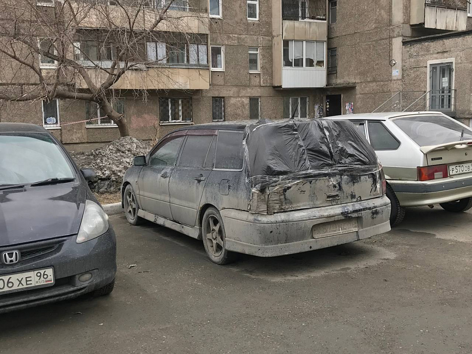 В Нижнем Тагиле неизвестный поджог иномарку