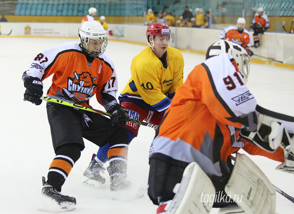 Хоккеисты нижнетагильского  "Спутника" одержали первую победу в сезоне