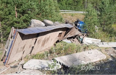 На Серовском тракте погиб водитель манипулятора, он ехал из Нижнего Тагила