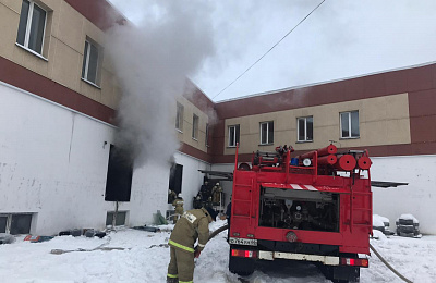 В Нижнем Тагиле из-за короткого замыкания сгорел склад с обувью