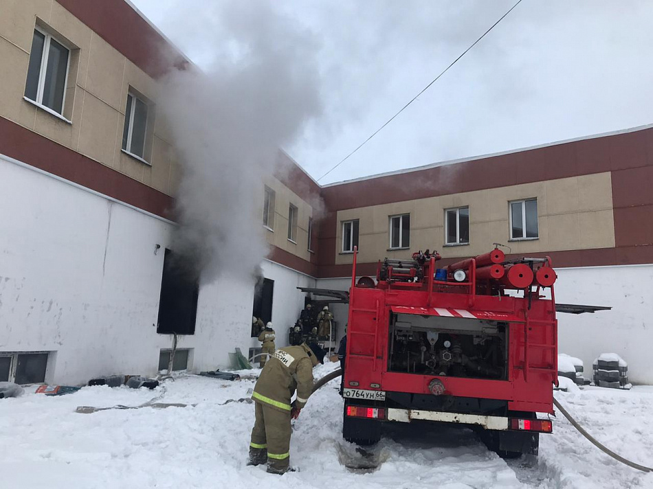 В Нижнем Тагиле из-за короткого замыкания сгорел склад с обувью