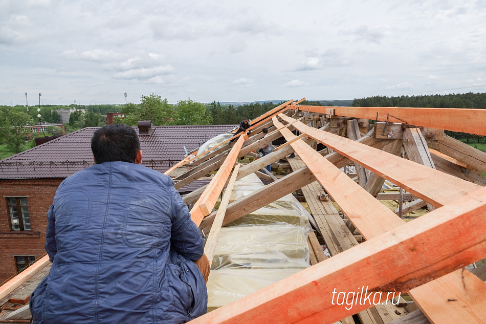 Крышу тагильской школы №65, унесенную ураганом, починят за 45 дней 