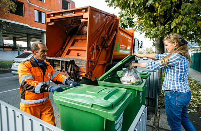 В нижнем Тагиле ежедневно на линии по сбору мусора работают 50 единиц спецтехники