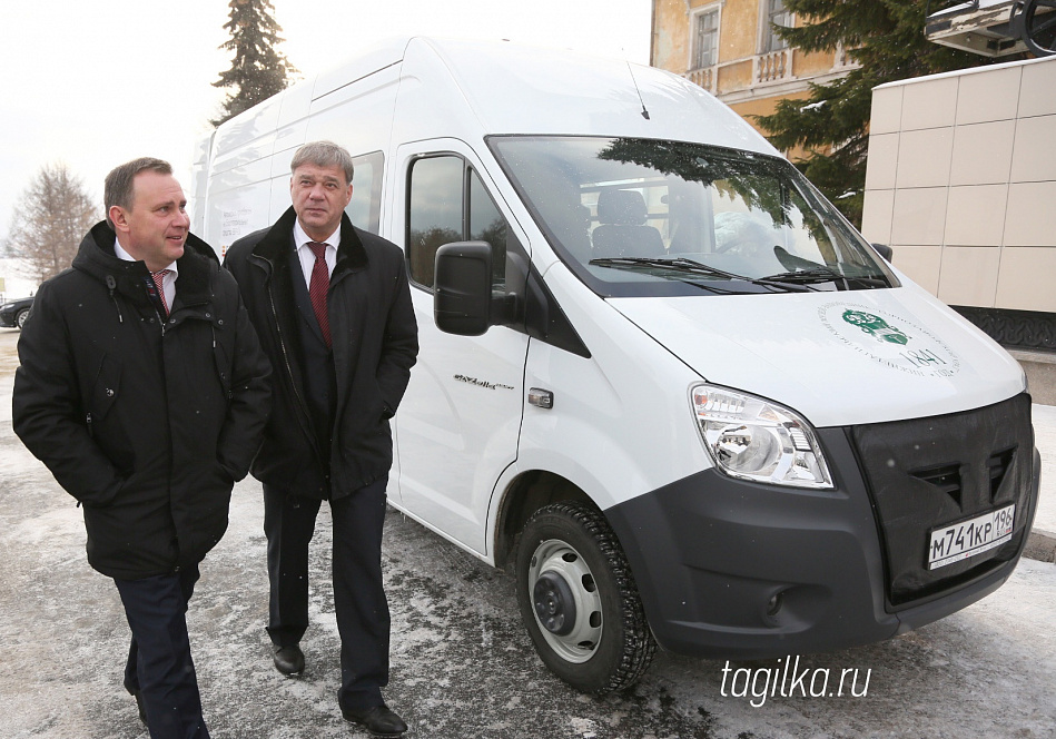 ЕВРАЗ подарил музею Нижнего Тагила машину