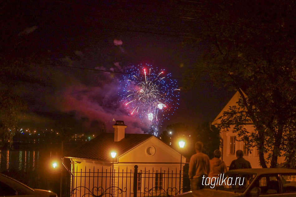 День города-2016: зарубежные звезды, современные танцы, народные гулянья и «Союзмультфильм»