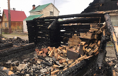 В Нижнем Тагиле из-за неисправной печи сгорела баня и повреждены огнем два садовых дома