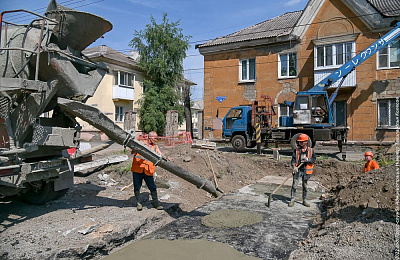 Завершается ремонт теплотрассы на одном из участков улицы Балакинской