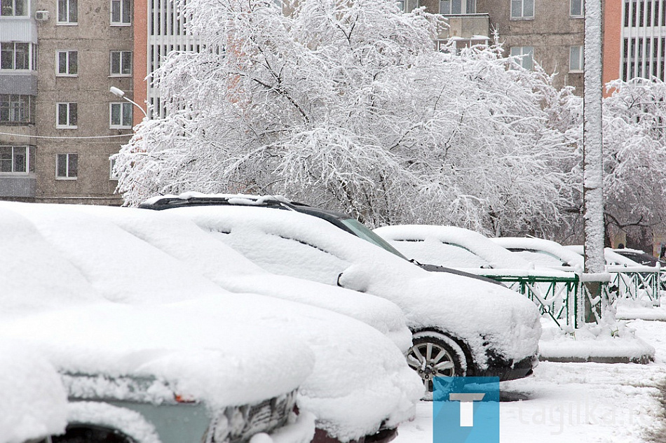 Из-за долга в шесть тысяч рублей жителю Свердловской области ограничили права собственности на две иномарки